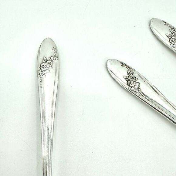 Set of 4 Salad Forks Queen Bess II Silverplate Tudor Plate Oneida Community - Picture 6 of 6